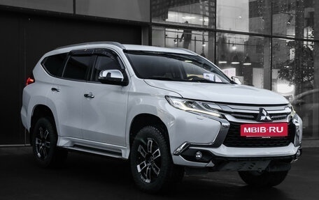 Mitsubishi Pajero Sport III рестайлинг, 2018 год, 3 300 000 рублей, 3 фотография