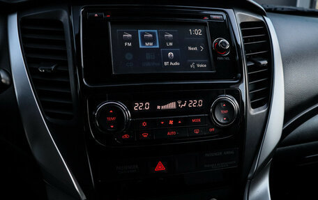 Mitsubishi Pajero Sport III рестайлинг, 2018 год, 3 300 000 рублей, 19 фотография