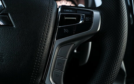 Mitsubishi Pajero Sport III рестайлинг, 2018 год, 3 300 000 рублей, 24 фотография