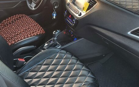 Hyundai Solaris II рестайлинг, 2018 год, 1 100 000 рублей, 10 фотография