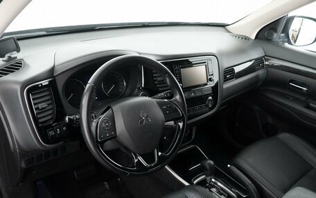 Mitsubishi Outlander III рестайлинг 3, 2017 год, 1 550 000 рублей, 9 фотография
