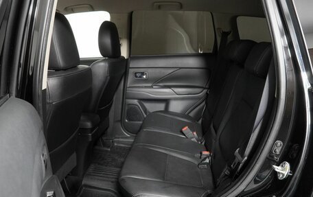 Mitsubishi Outlander III рестайлинг 3, 2017 год, 1 550 000 рублей, 10 фотография