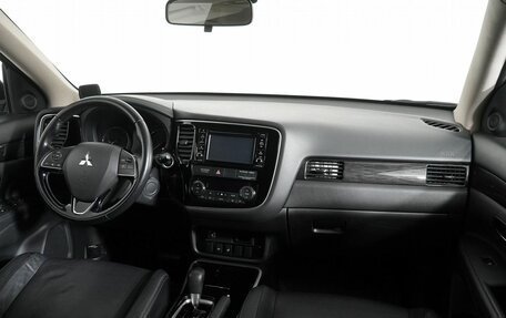 Mitsubishi Outlander III рестайлинг 3, 2017 год, 1 550 000 рублей, 11 фотография