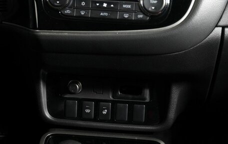 Mitsubishi Outlander III рестайлинг 3, 2017 год, 1 550 000 рублей, 19 фотография