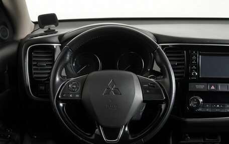 Mitsubishi Outlander III рестайлинг 3, 2017 год, 1 550 000 рублей, 16 фотография