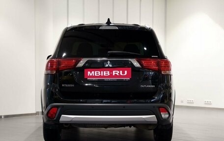 Mitsubishi Outlander III рестайлинг 3, 2017 год, 1 550 000 рублей, 4 фотография