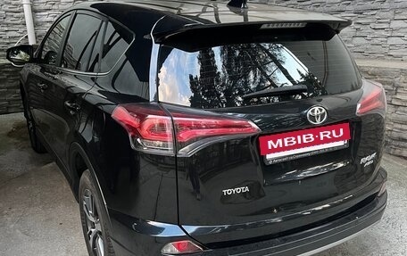 Toyota RAV4, 2017 год, 2 650 000 рублей, 2 фотография