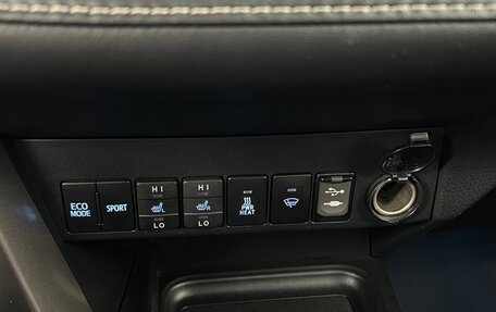 Toyota RAV4, 2017 год, 2 650 000 рублей, 4 фотография