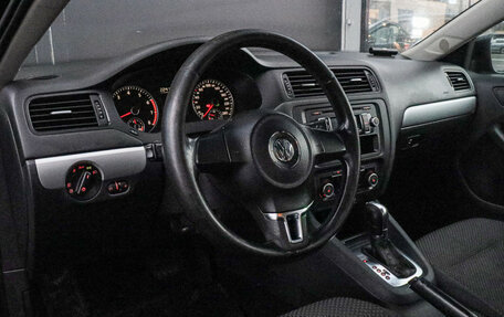 Volkswagen Jetta VI, 2011 год, 658 000 рублей, 12 фотография