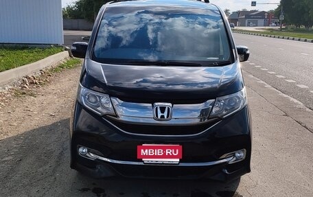 Honda Stepwgn IV, 2017 год, 1 970 000 рублей, 3 фотография