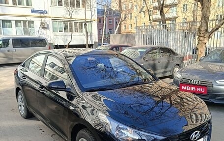 Hyundai Solaris II рестайлинг, 2021 год, 1 900 000 рублей, 3 фотография