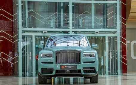 Rolls-Royce Cullinan, 2022 год, 39 800 000 рублей, 3 фотография