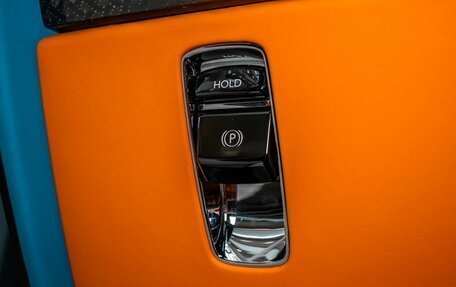 Rolls-Royce Cullinan, 2022 год, 39 800 000 рублей, 29 фотография