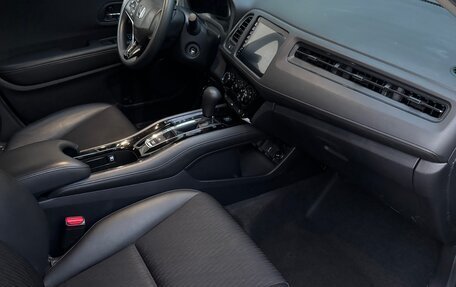 Honda Vezel, 2021 год, 2 450 000 рублей, 2 фотография