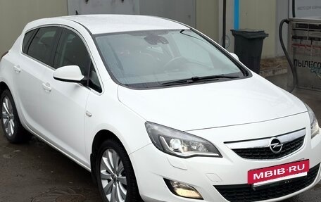 Opel Astra J, 2011 год, 850 000 рублей, 3 фотография