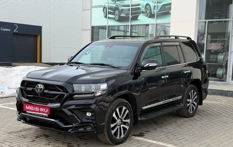Toyota Land Cruiser 200, 2017 год, 8 900 000 рублей, 4 фотография