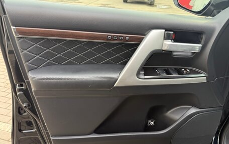 Toyota Land Cruiser 200, 2017 год, 8 900 000 рублей, 16 фотография