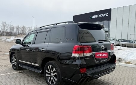 Toyota Land Cruiser 200, 2017 год, 8 900 000 рублей, 6 фотография