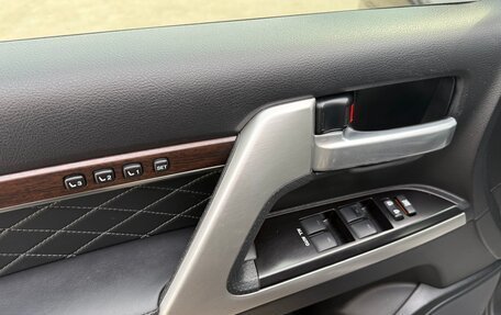 Toyota Land Cruiser 200, 2017 год, 8 900 000 рублей, 17 фотография