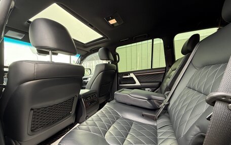 Toyota Land Cruiser 200, 2017 год, 8 900 000 рублей, 21 фотография