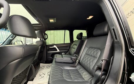 Toyota Land Cruiser 200, 2017 год, 8 900 000 рублей, 20 фотография