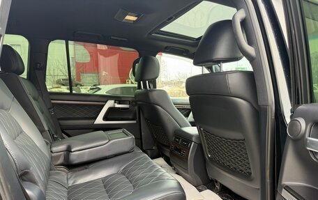 Toyota Land Cruiser 200, 2017 год, 8 900 000 рублей, 23 фотография