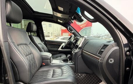 Toyota Land Cruiser 200, 2017 год, 8 900 000 рублей, 24 фотография