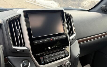 Toyota Land Cruiser 200, 2017 год, 8 900 000 рублей, 27 фотография