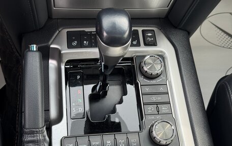 Toyota Land Cruiser 200, 2017 год, 8 900 000 рублей, 29 фотография