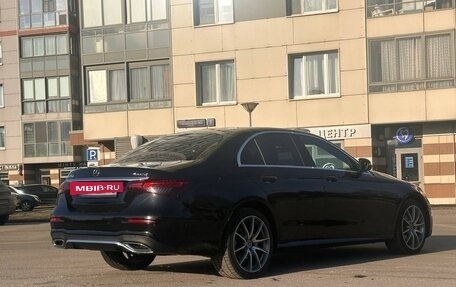 Mercedes-Benz E-Класс, 2022 год, 4 900 000 рублей, 3 фотография