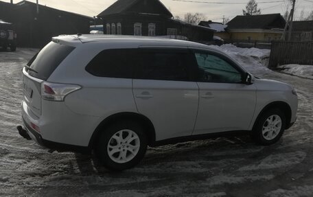 Mitsubishi Outlander III рестайлинг 3, 2014 год, 1 850 000 рублей, 3 фотография