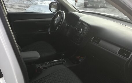 Mitsubishi Outlander III рестайлинг 3, 2014 год, 1 850 000 рублей, 6 фотография