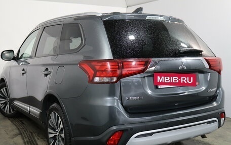 Mitsubishi Outlander III рестайлинг 3, 2019 год, 2 379 000 рублей, 4 фотография
