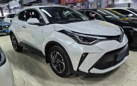 Toyota C-HR I рестайлинг, 2021 год, 2 120 000 рублей, 3 фотография