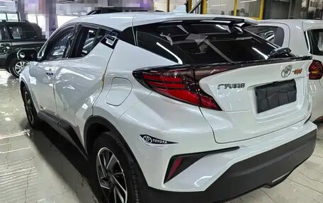 Toyota C-HR I рестайлинг, 2021 год, 2 120 000 рублей, 4 фотография