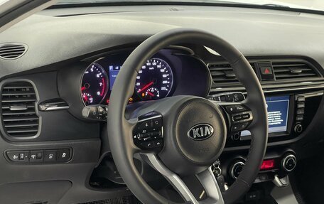 KIA Rio IV, 2018 год, 1 599 000 рублей, 8 фотография