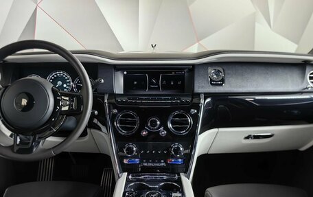 Rolls-Royce Cullinan, 2021 год, 45 000 000 рублей, 15 фотография