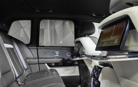 Rolls-Royce Cullinan, 2021 год, 45 000 000 рублей, 16 фотография