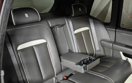 Rolls-Royce Cullinan, 2021 год, 45 000 000 рублей, 17 фотография