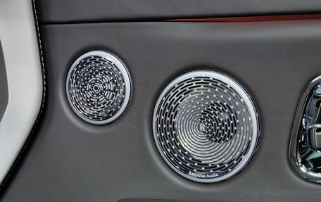 Rolls-Royce Cullinan, 2021 год, 45 000 000 рублей, 24 фотография