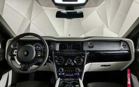 Rolls-Royce Cullinan, 2021 год, 45 000 000 рублей, 14 фотография