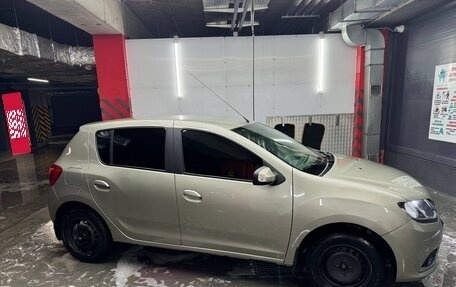 Renault Sandero II рестайлинг, 2015 год, 880 000 рублей, 2 фотография