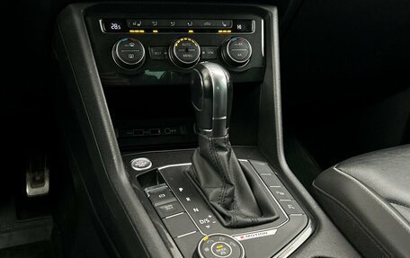 Volkswagen Tiguan II, 2018 год, 2 482 700 рублей, 19 фотография