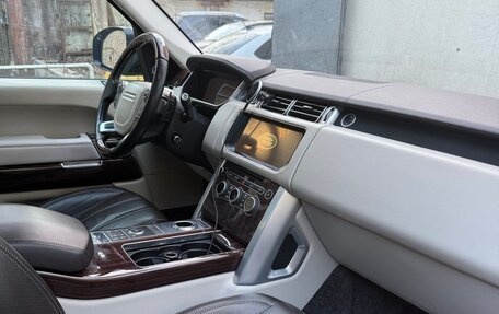 Land Rover Range Rover IV рестайлинг, 2017 год, 6 300 000 рублей, 4 фотография