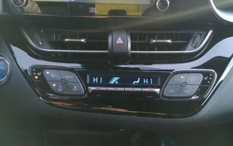 Toyota C-HR I рестайлинг, 2021 год, 2 799 000 рублей, 21 фотография