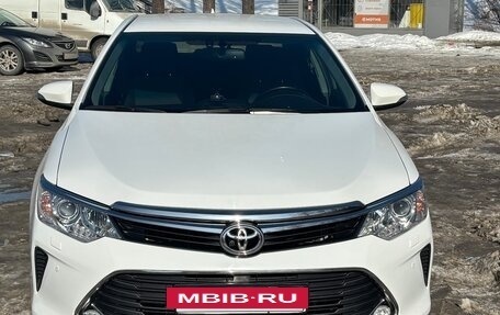 Toyota Camry, 2017 год, 2 300 000 рублей, 2 фотография