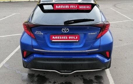 Toyota C-HR I рестайлинг, 2021 год, 2 799 000 рублей, 4 фотография