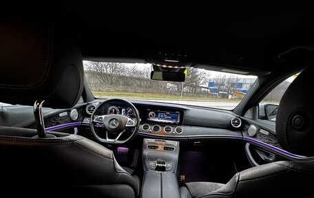 Mercedes-Benz E-Класс, 2017 год, 3 050 000 рублей, 23 фотография