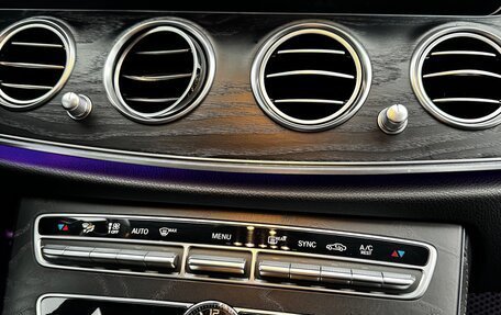 Mercedes-Benz E-Класс, 2017 год, 3 050 000 рублей, 30 фотография