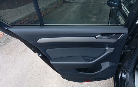 Volkswagen Passat B8 рестайлинг, 2019 год, 2 700 000 рублей, 15 фотография